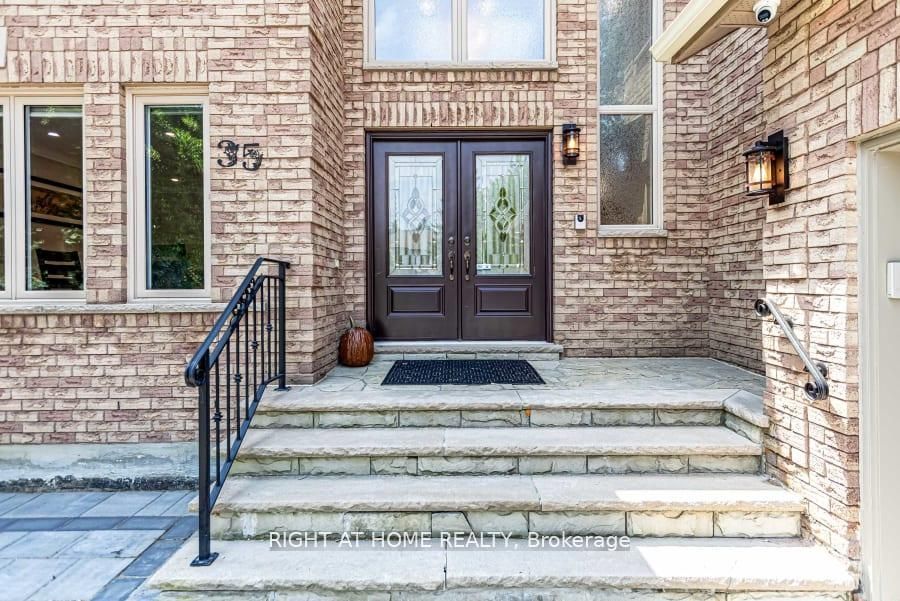 35 Harmony Hill Crescent