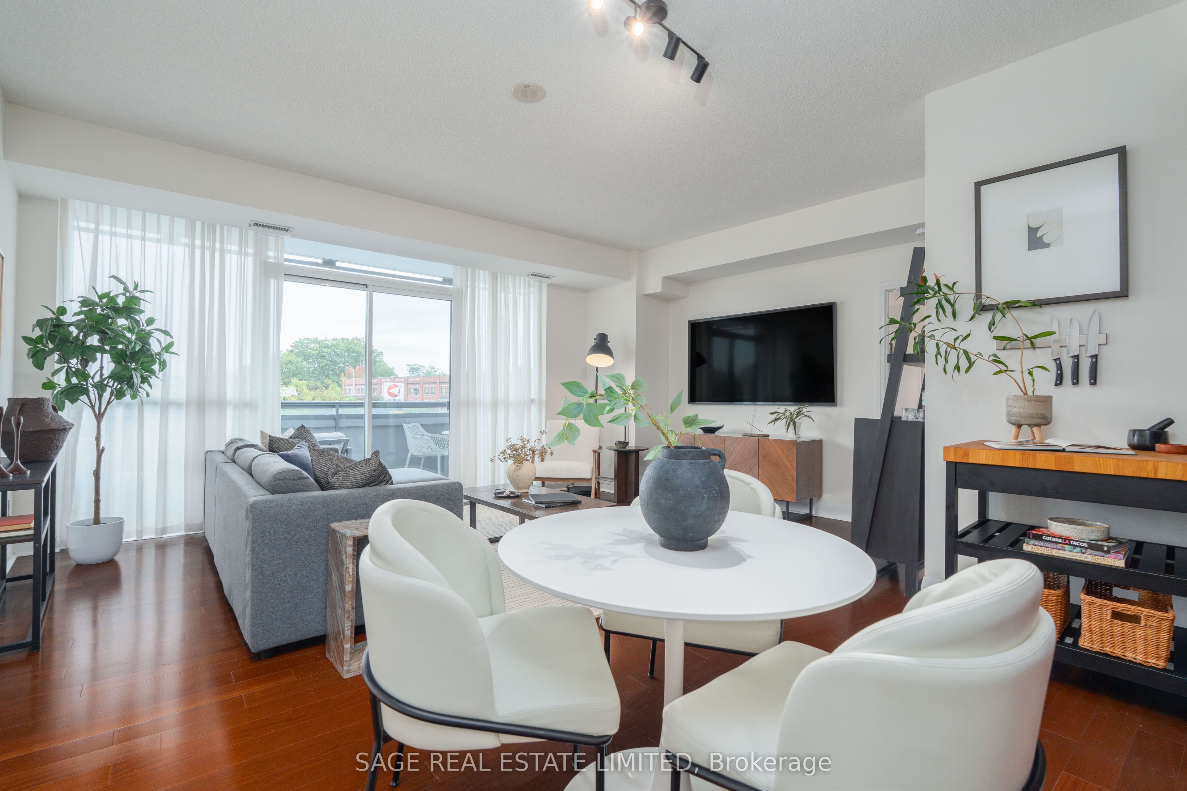 1 Hurontario Street 202
