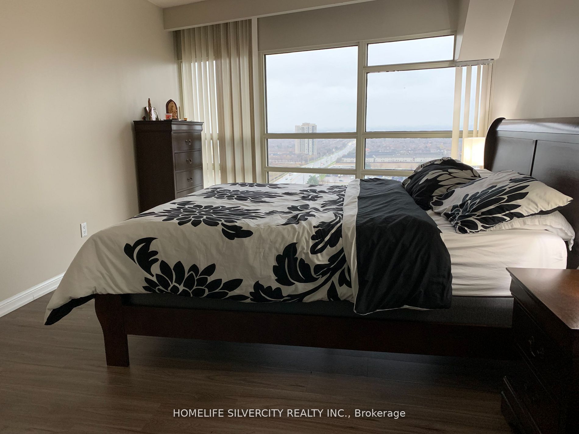 50 Eglinton Avenue W 2201