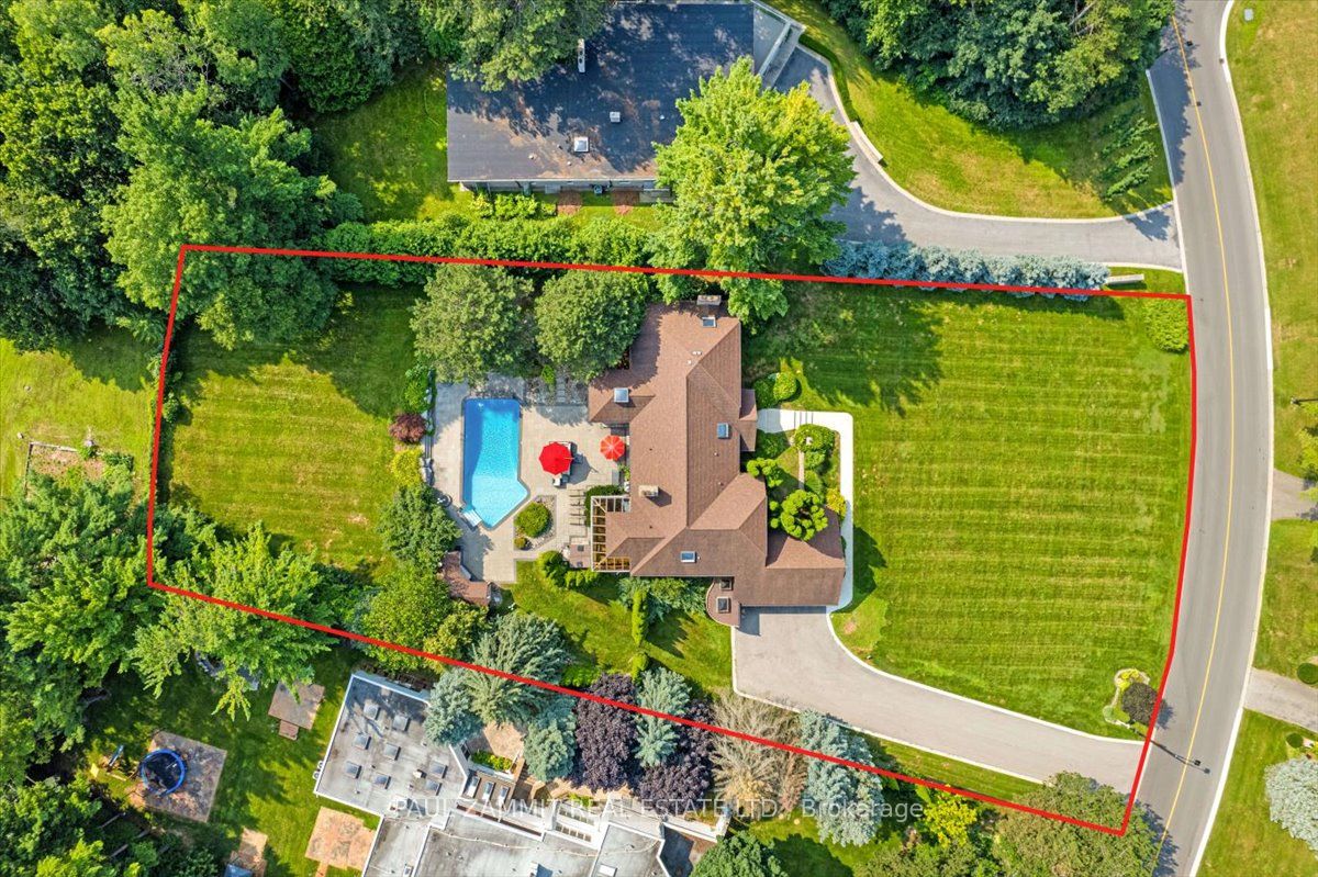 391 Woodland Acres Crescent
