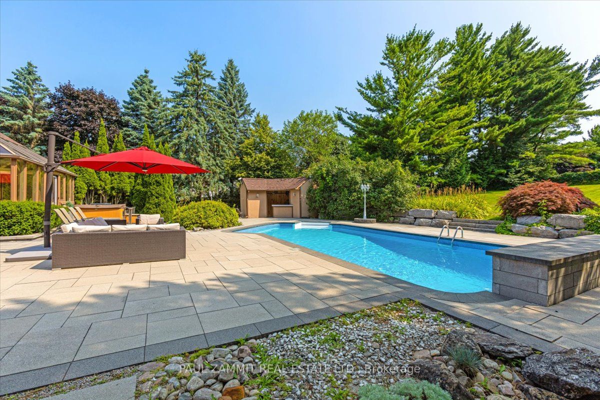 391 Woodland Acres Crescent
