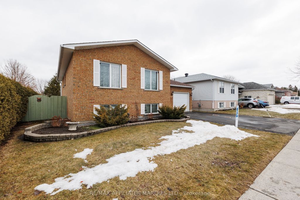 Photo of 264 Ivan Crescent, Cornwall, ON K6H 7G6 (MLS # X12868786)