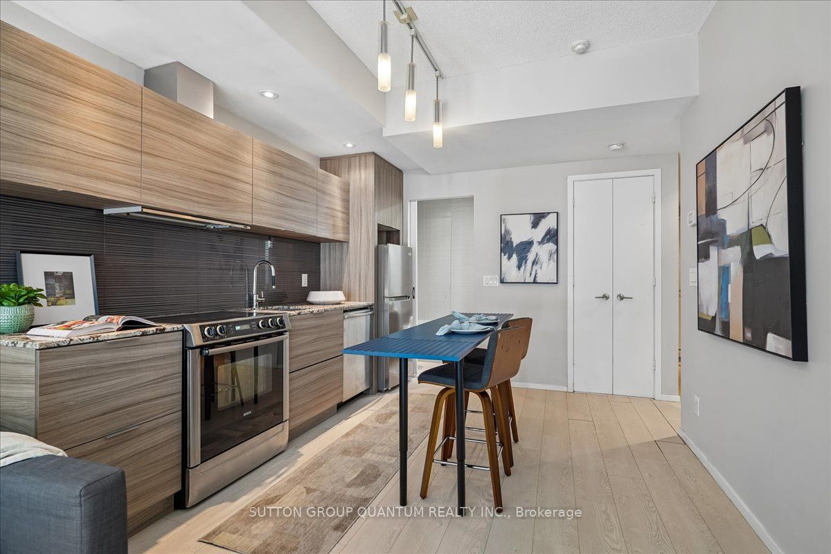 8 Charlotte Street 404