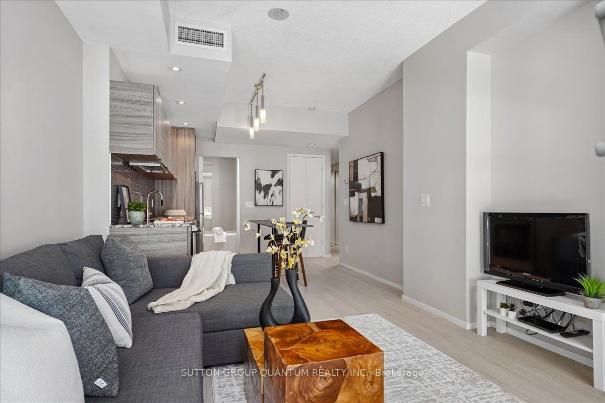 8 Charlotte Street 404