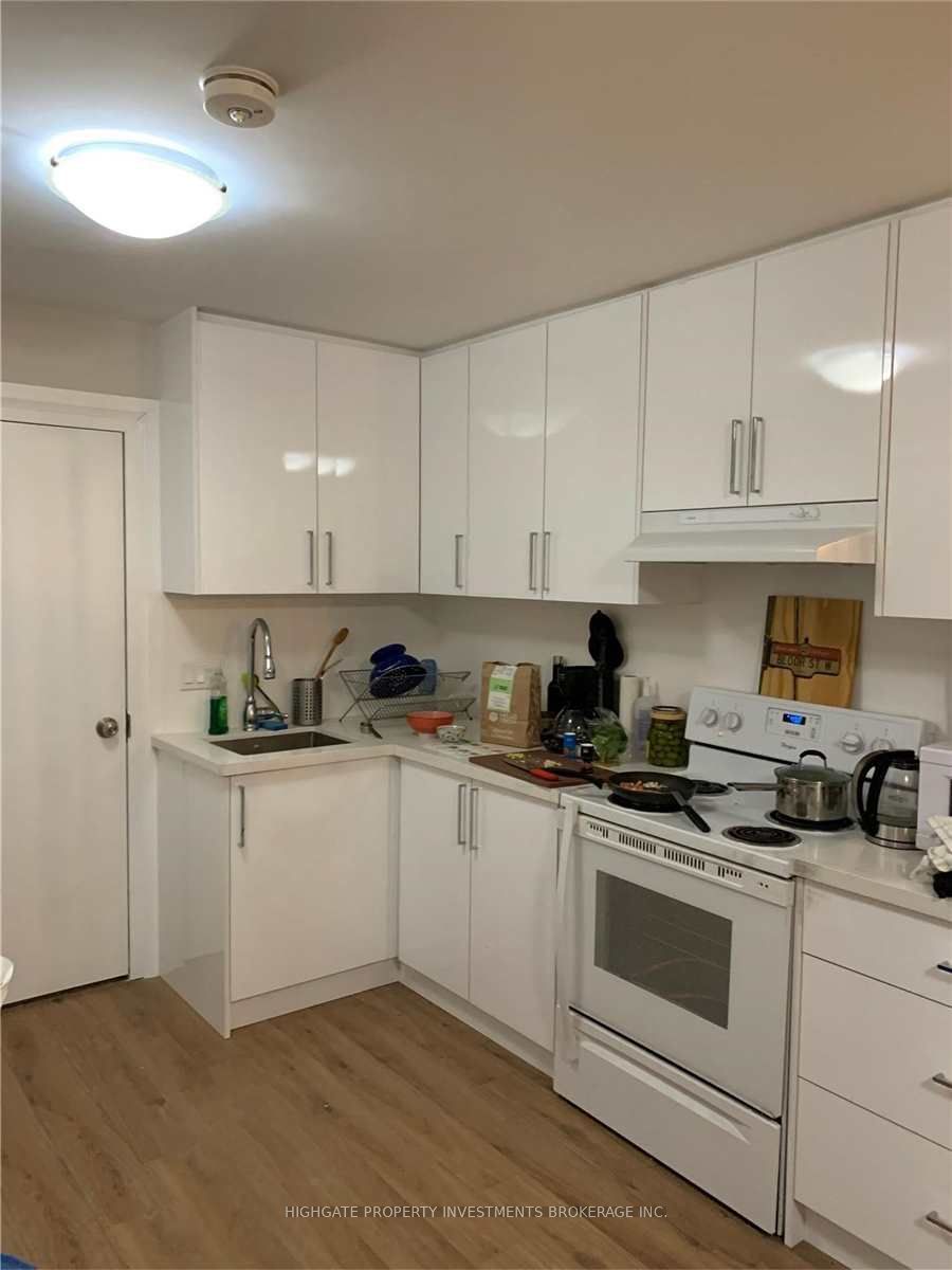 835 Bloor Street W C