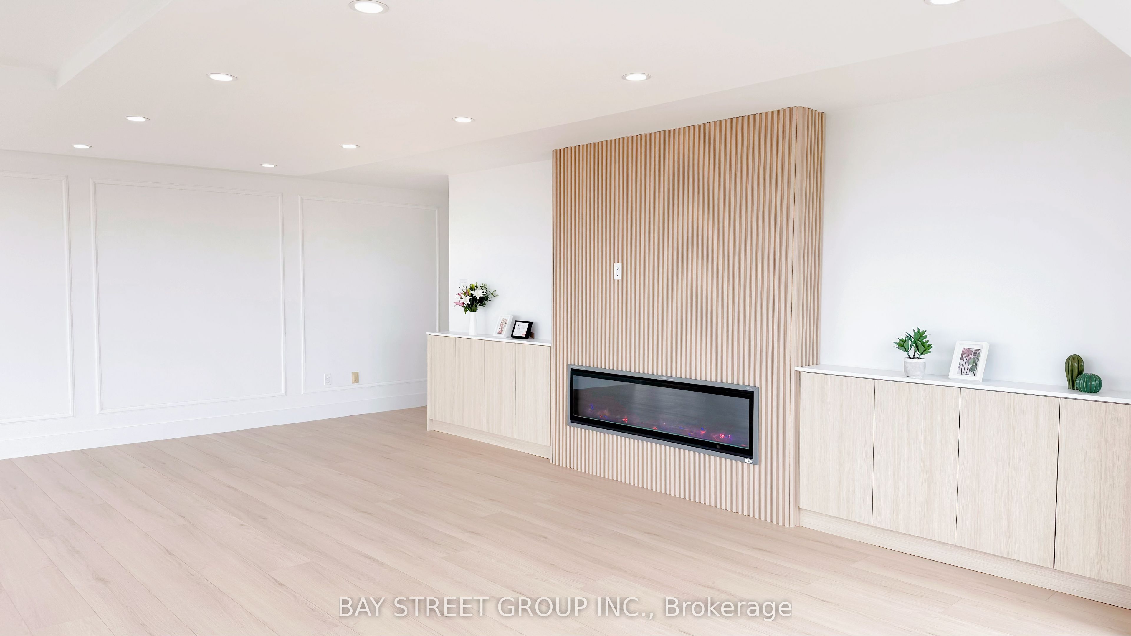 1 Clark Avenue W 1509