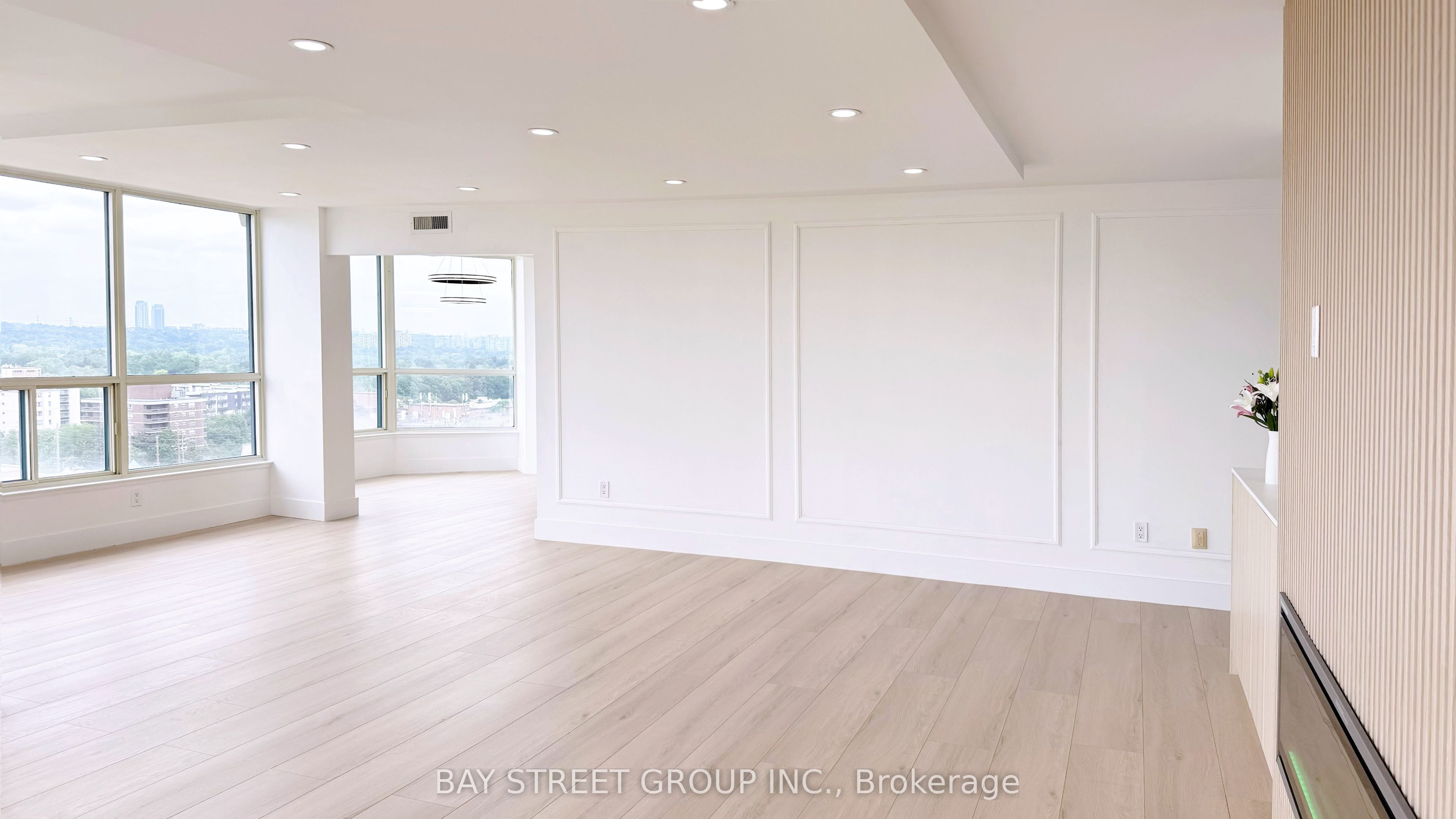 1 Clark Avenue W 1509