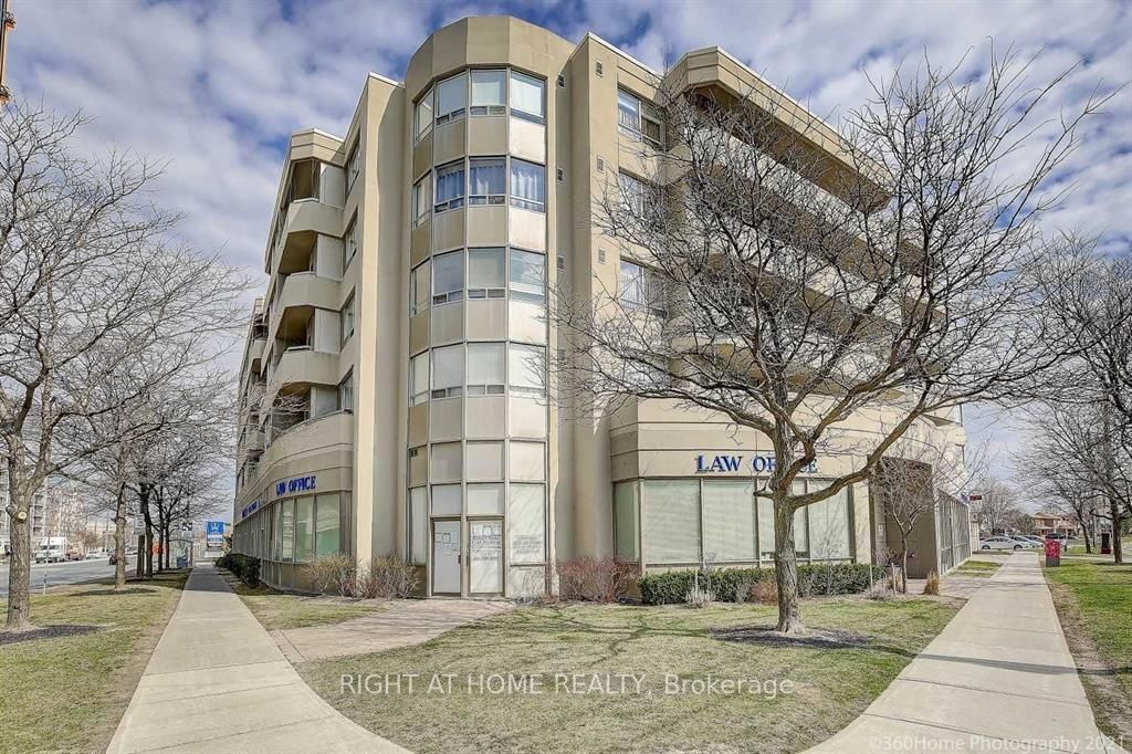 Photo 1 of 17 — 555 Wilson Hts Boulevard 215, Toronto, ON M3H 6B5
