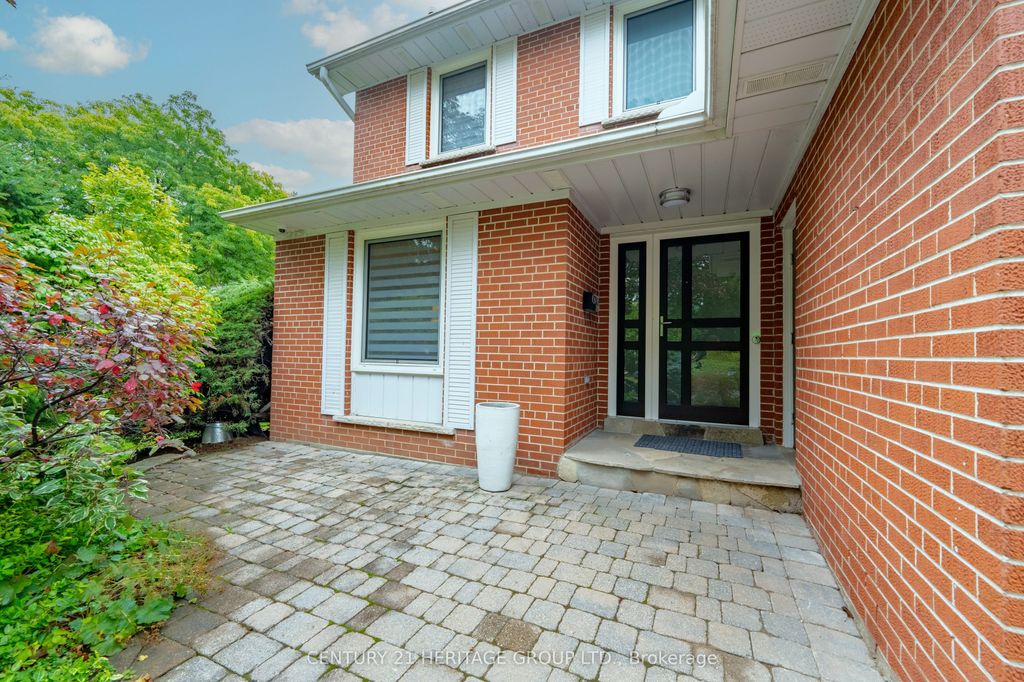 Photo of 61 Foursome Crescent, Toronto, ON M2P 1W4 (MLS # C12425629)