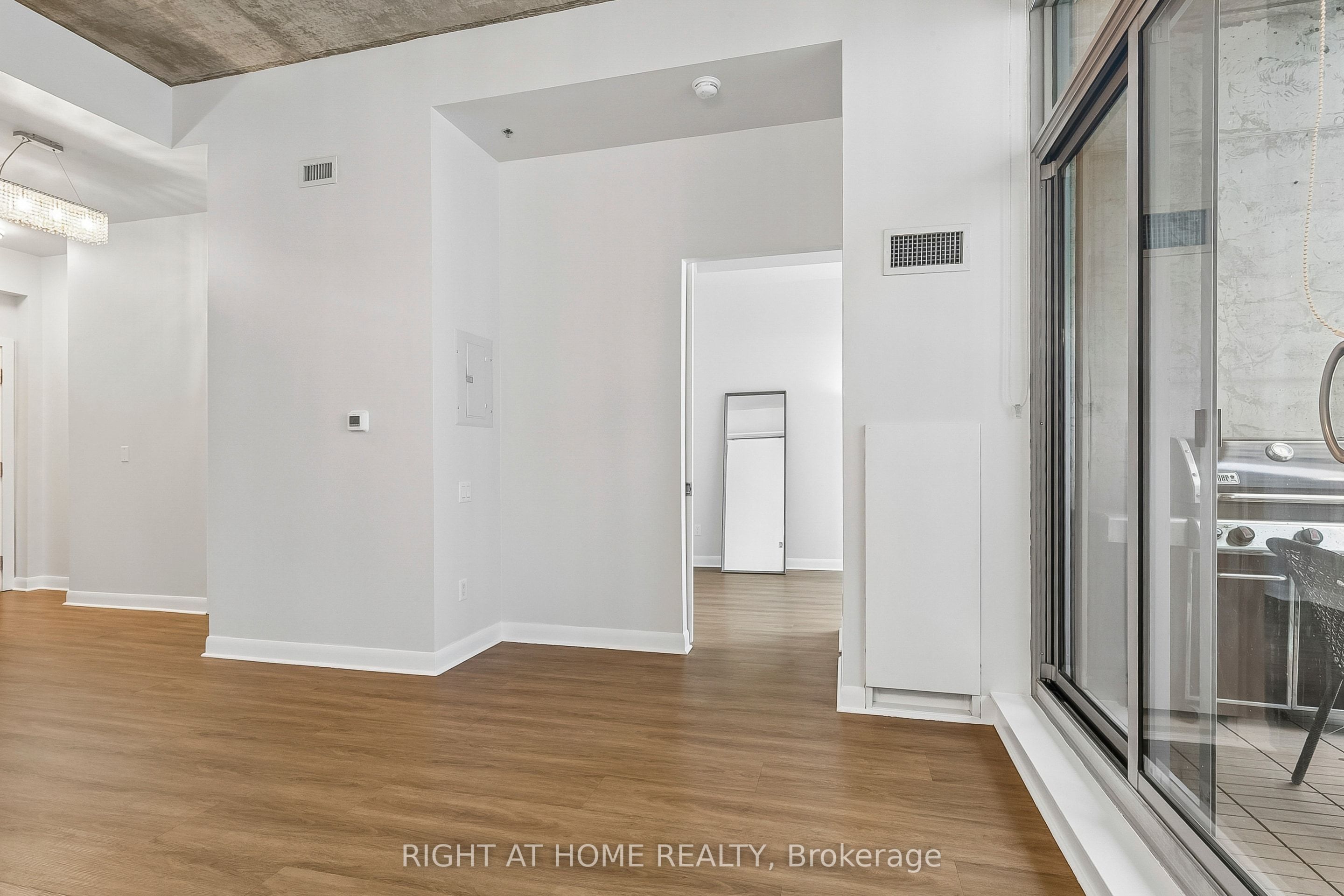 375 King Street W 1606