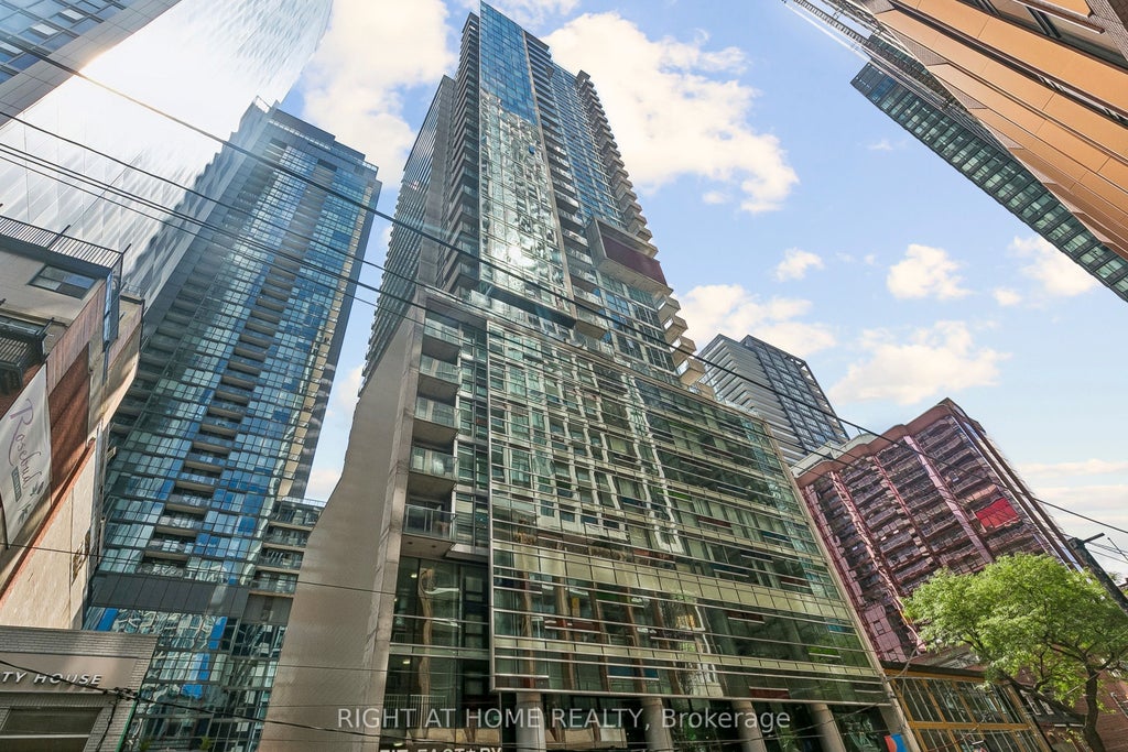 Photo of 375 King Street W #1606, Toronto, ON M5V 1K5 (MLS # C13729180)
