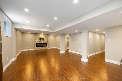 61 Estrella Crescent BSMT Richmond Hill ON L4E 0S4