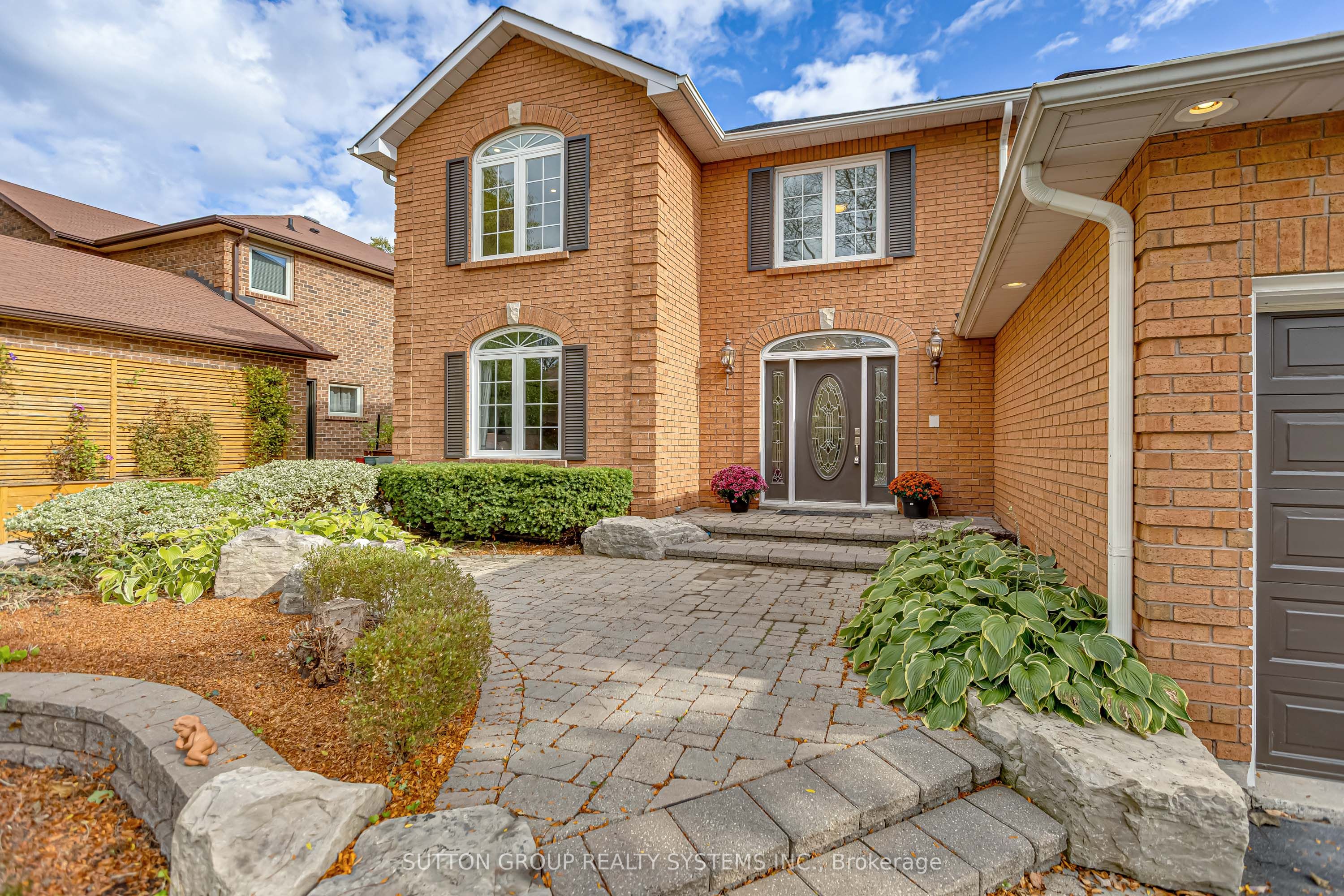 1280 Springwood Crescent