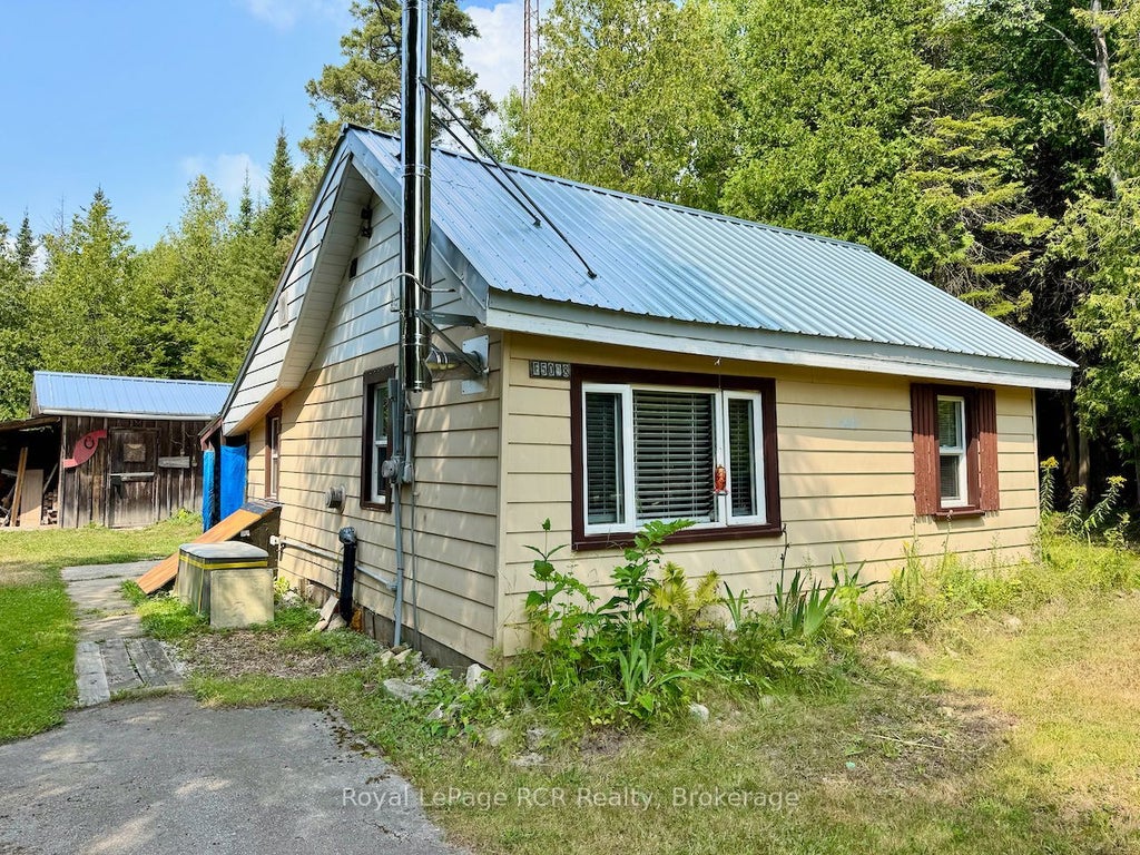 Photo of 568 Stokes Bay Road, Northern Bruce Peninsula, ON N0H 1W0 (MLS # X13692186)