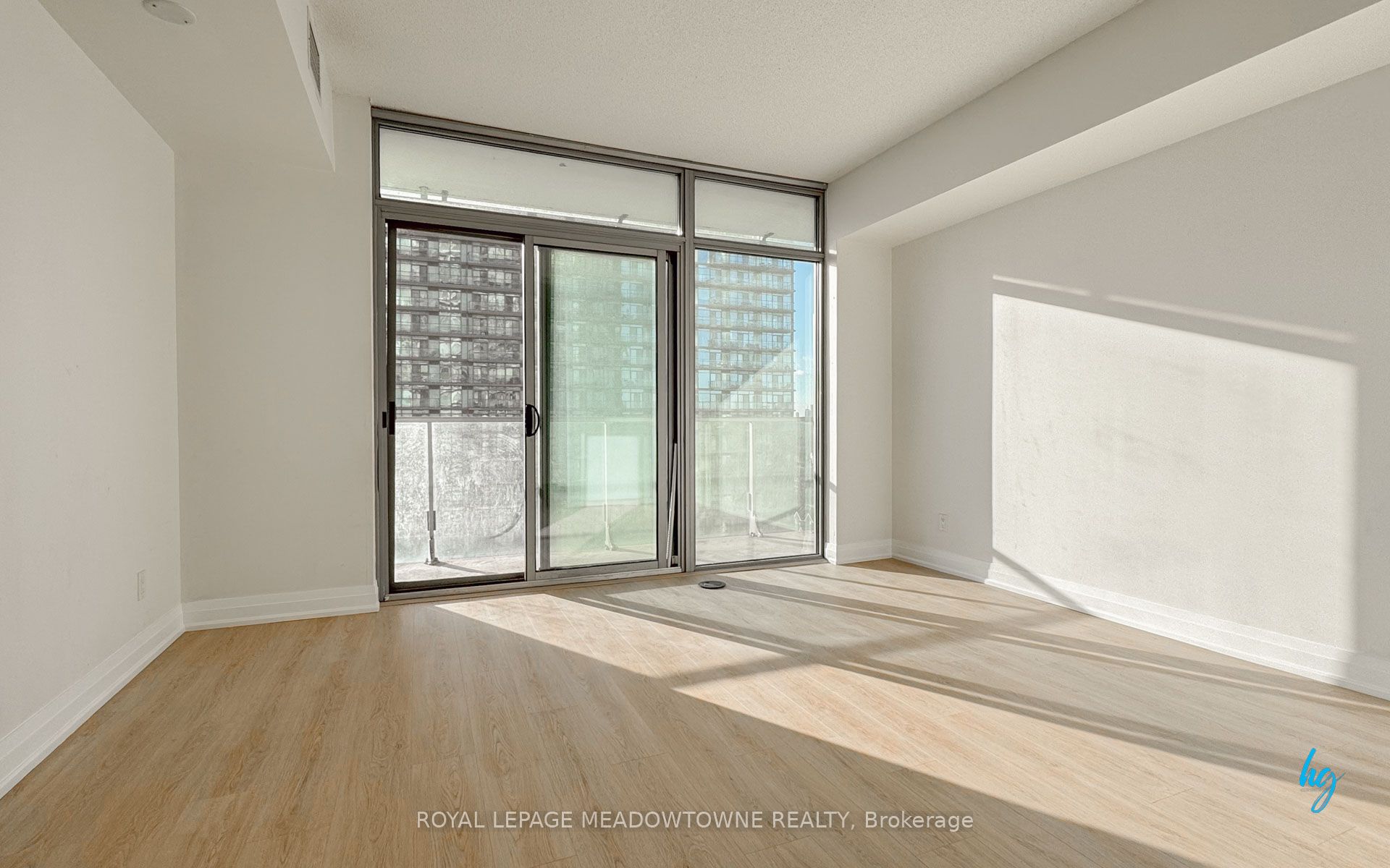 103 The Queensway N/A 1106