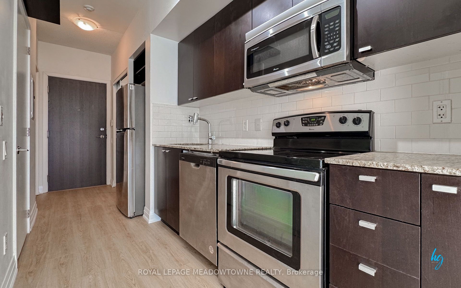 103 The Queensway N/A 1106