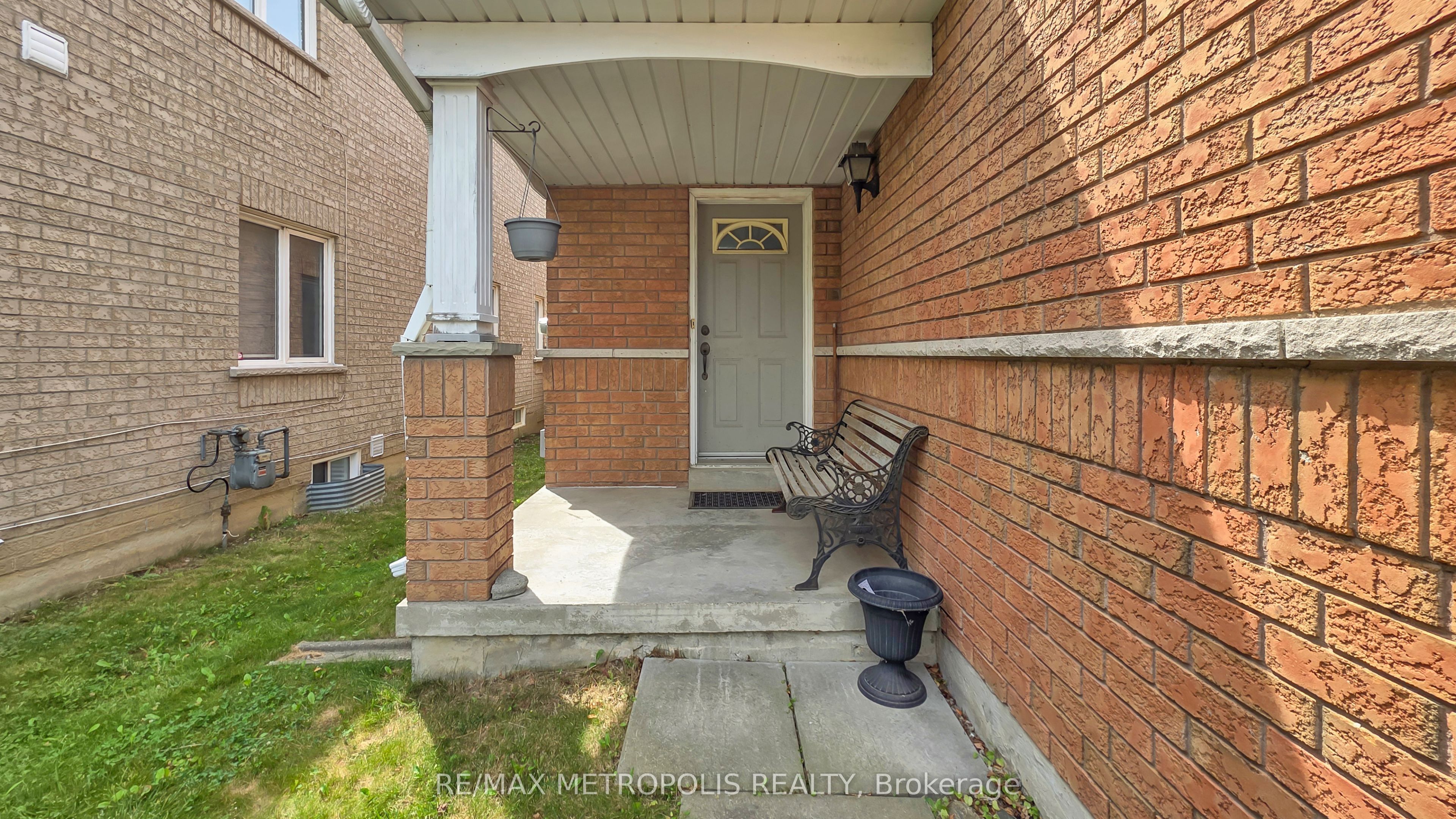 15 Royal Appian Crescent