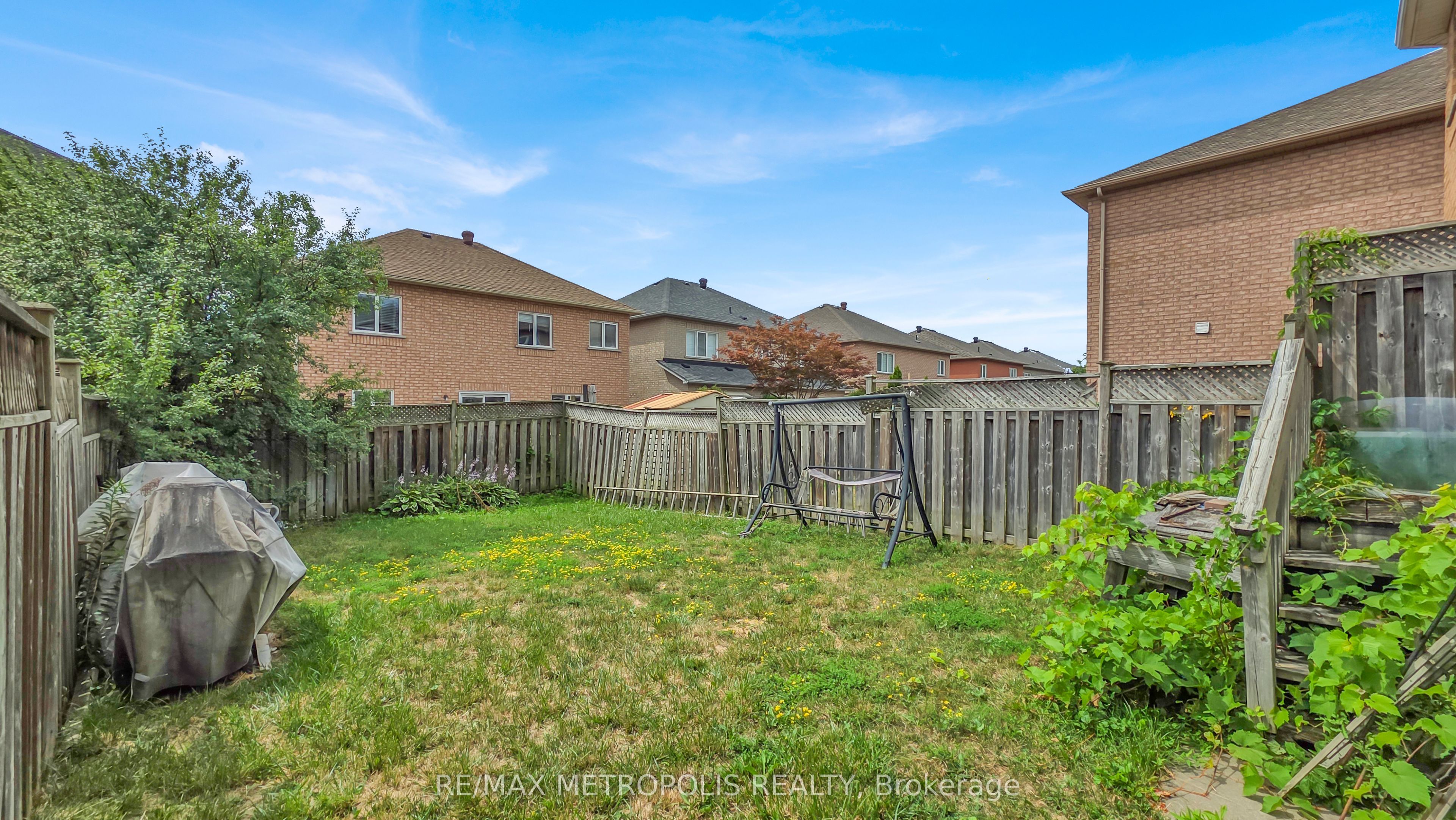 15 Royal Appian Crescent