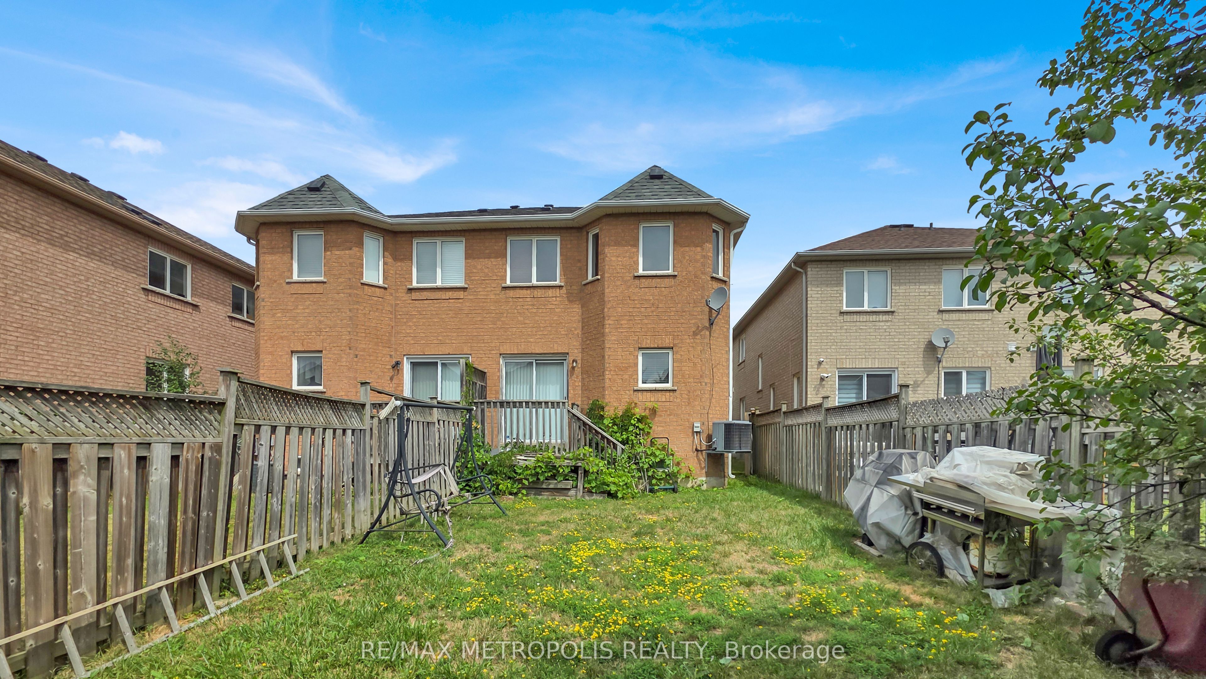 15 Royal Appian Crescent