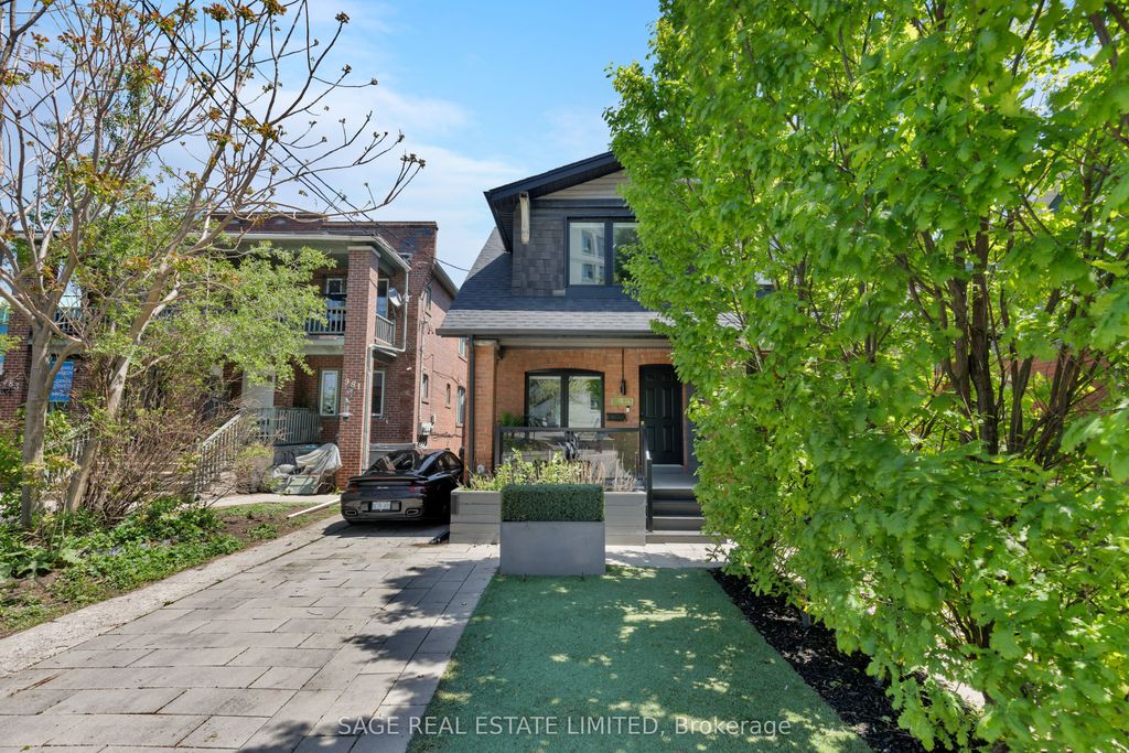 Photo of 979 Broadview Avenue, Toronto, ON M4K 2R9 (MLS # E13175930)