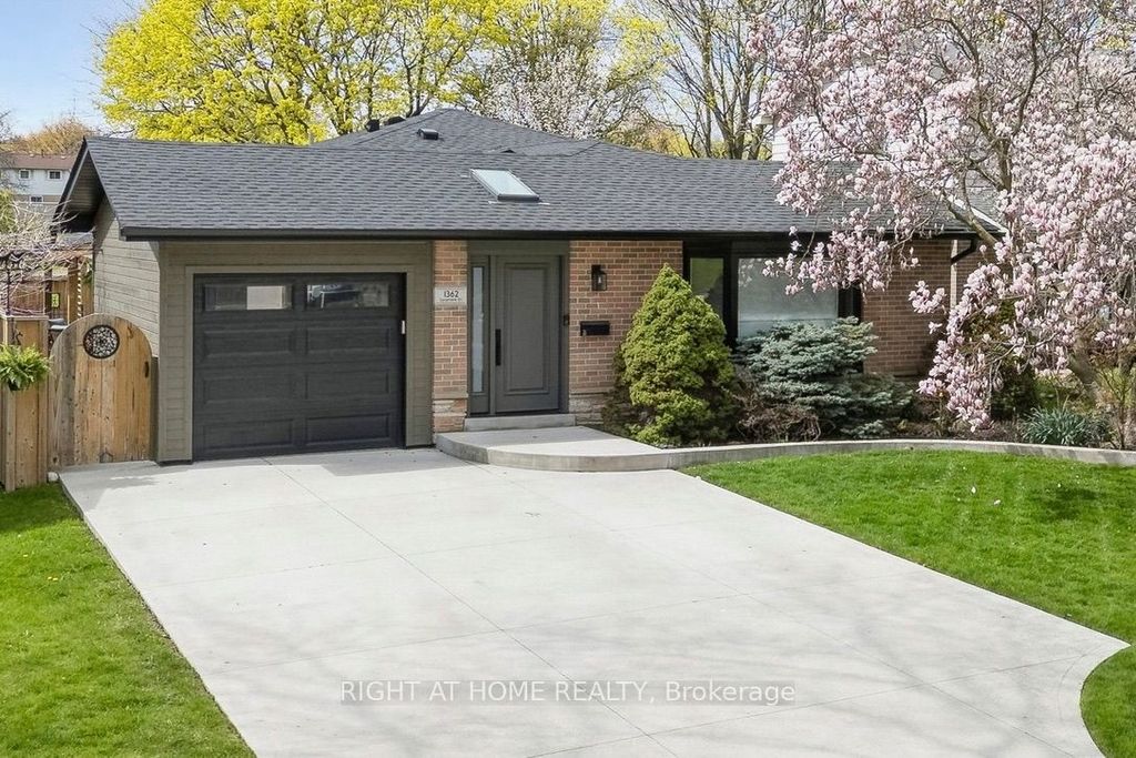 Photo of 1362 Sycamore Drive, Burlington, ON L7M 1H2 (MLS # W13075990)