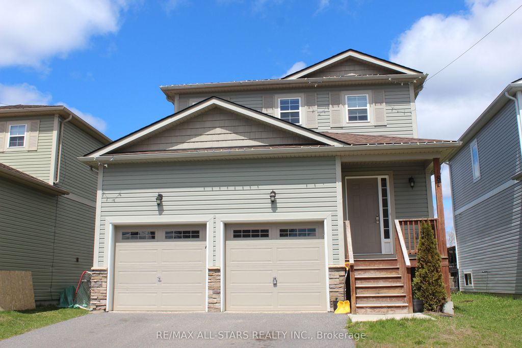 Photo of 81 Douglas Drive, Bracebridge, ON P1L 0L3 (MLS # X13469054)