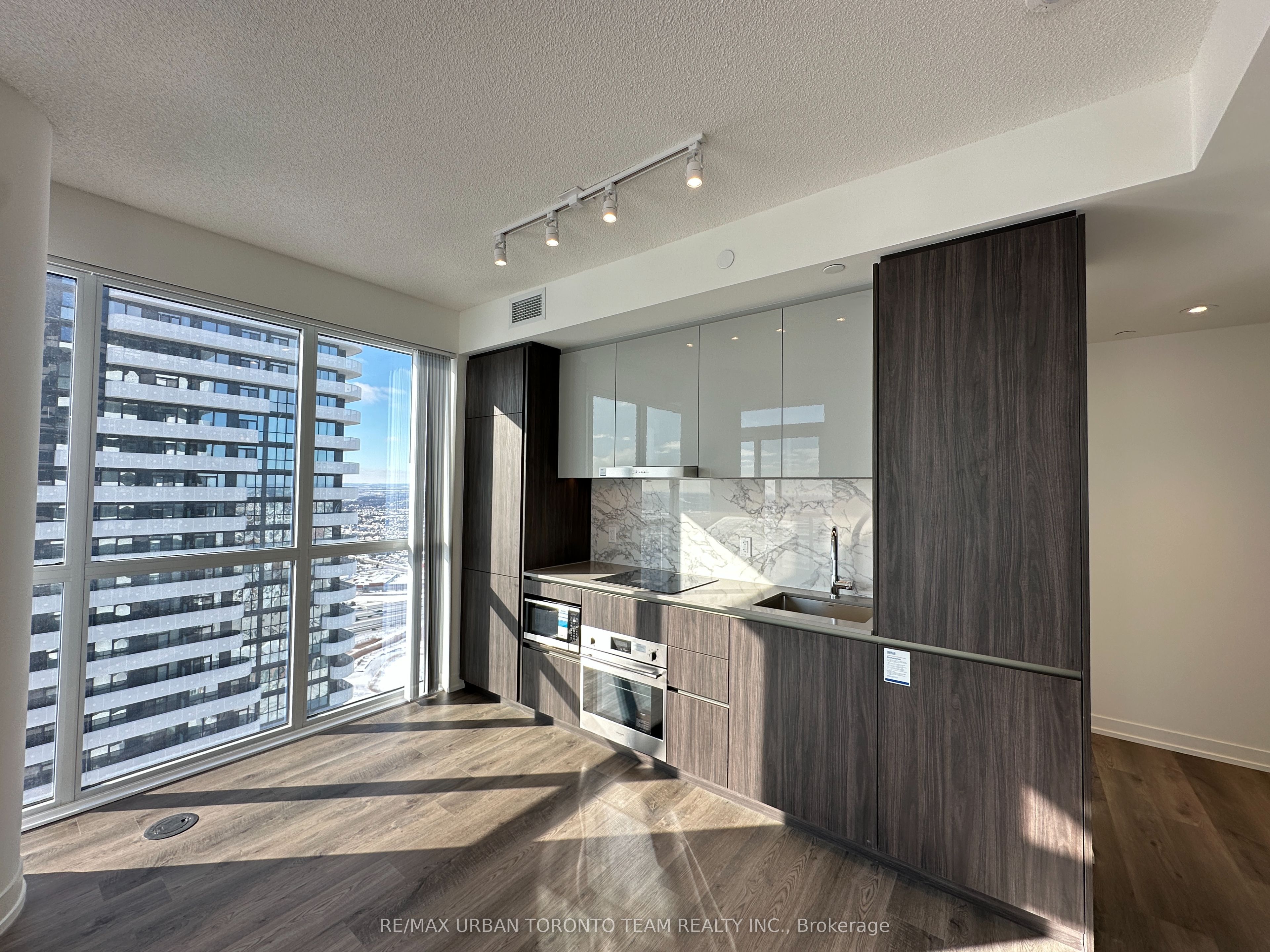 8 Interchange Way 5612