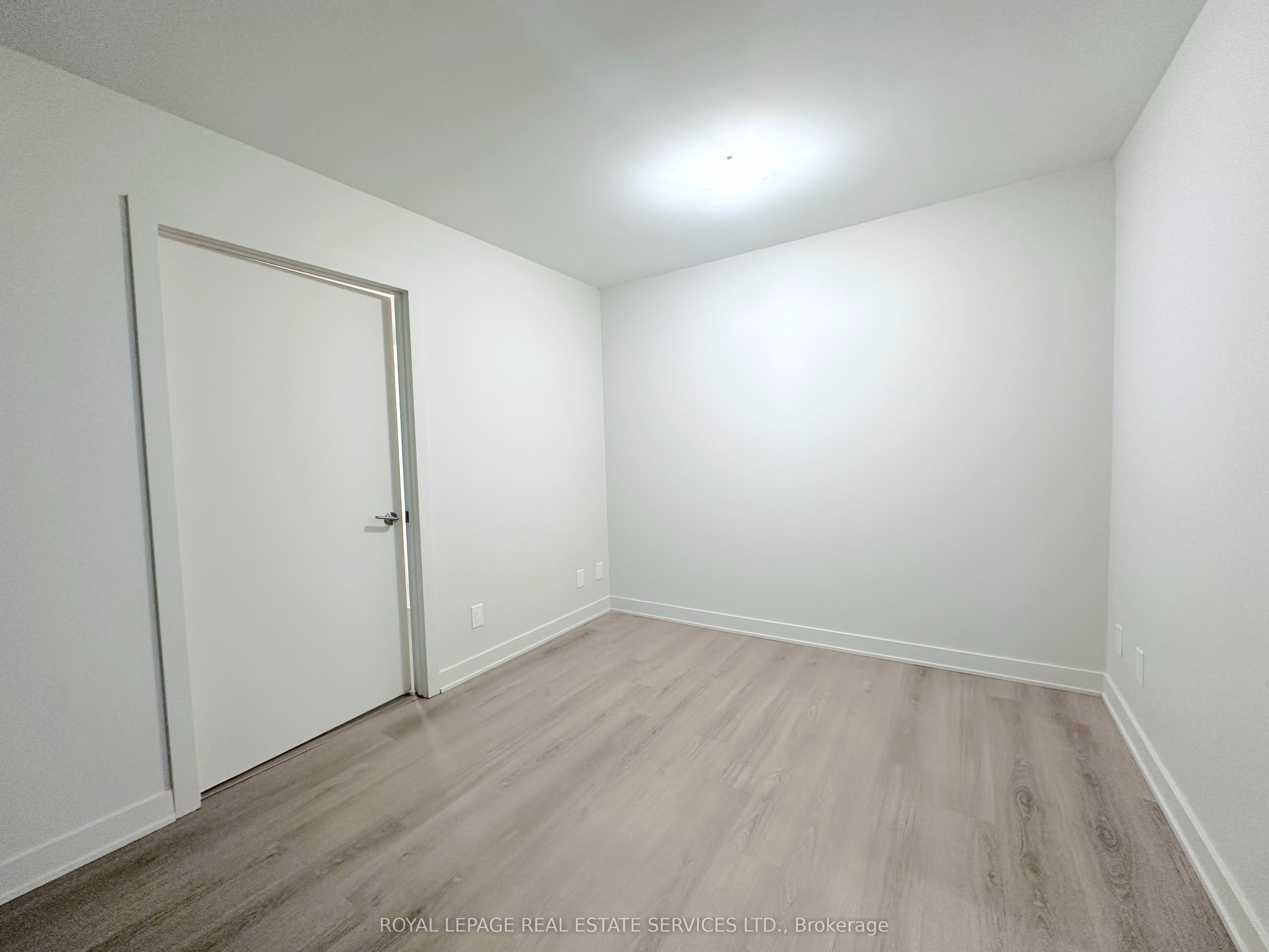 3385 Dundas Street W 301