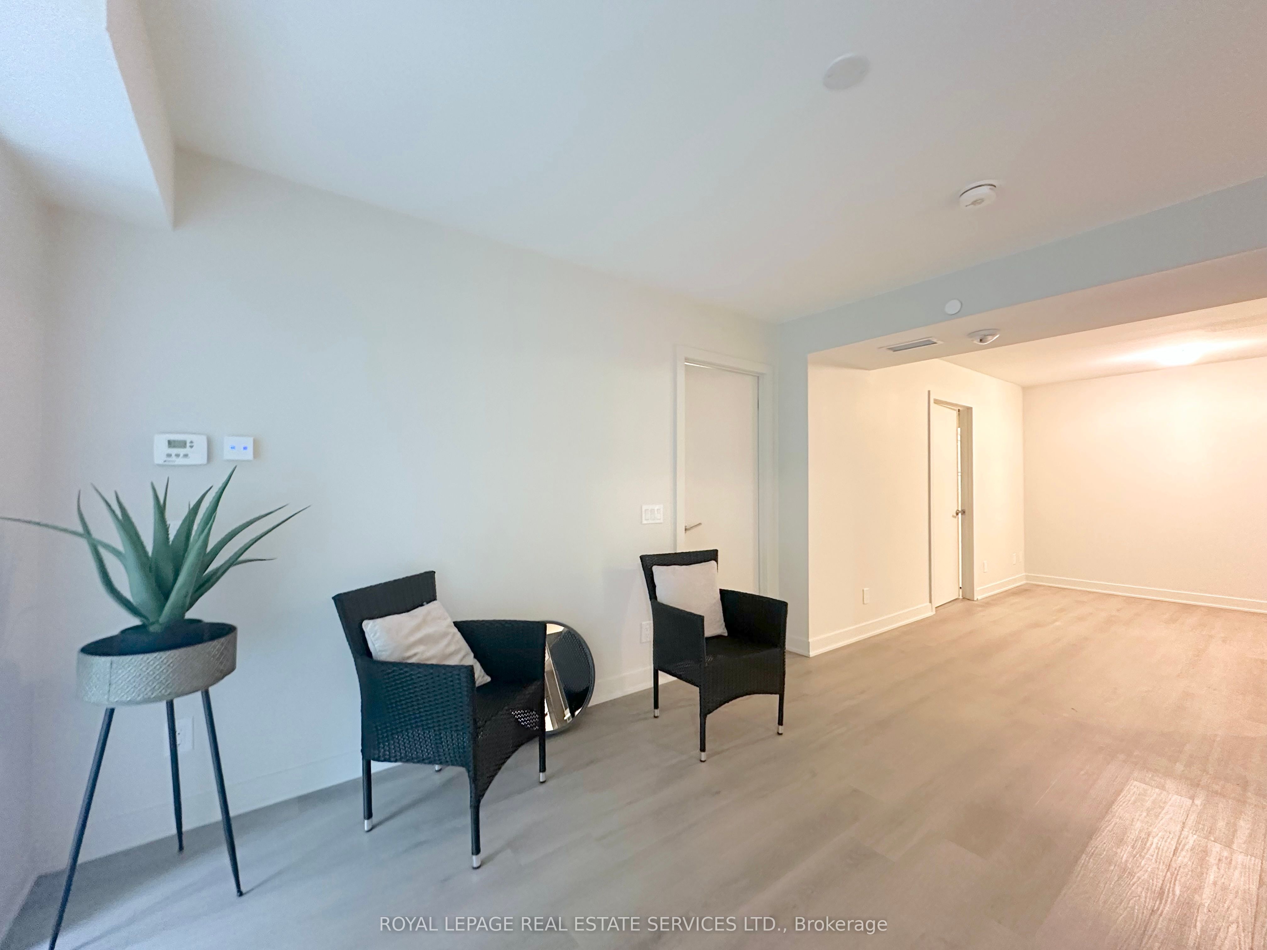 3385 Dundas Street W 301