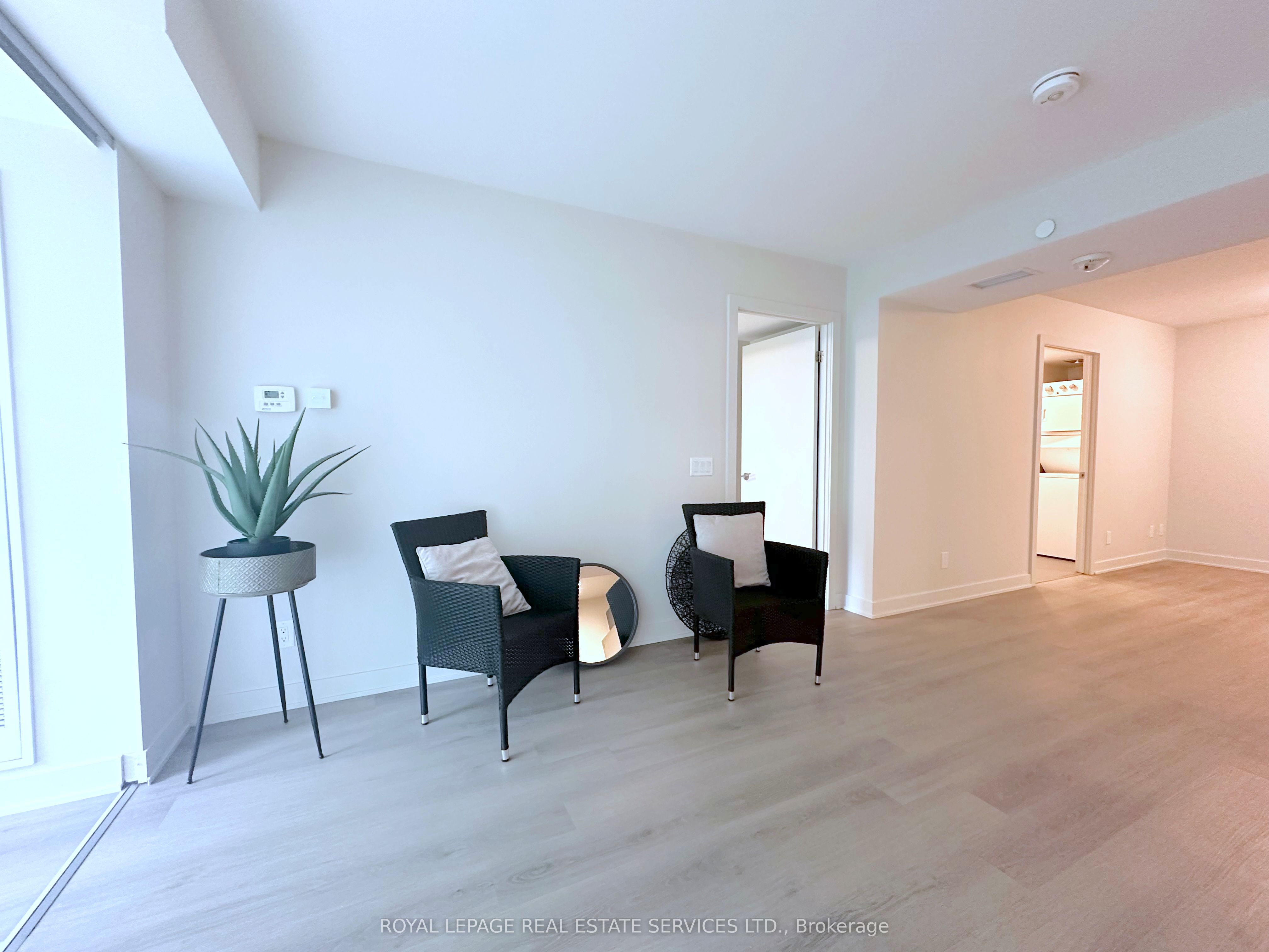 3385 Dundas Street W 301