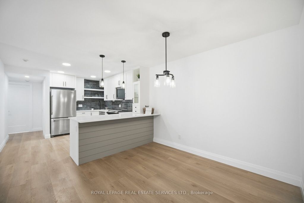 Photo of 1476 Pilgrims Way #1811, Oakville, ON L6M 3G7 (MLS # W12759036)