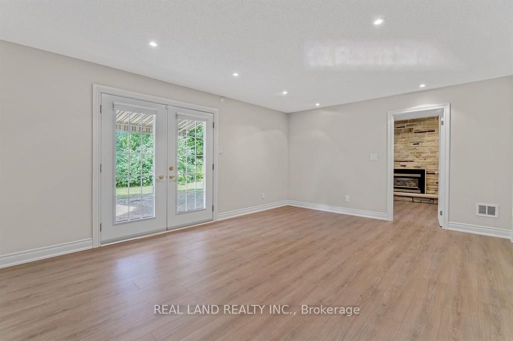 360 Chantenay Drive Lower
