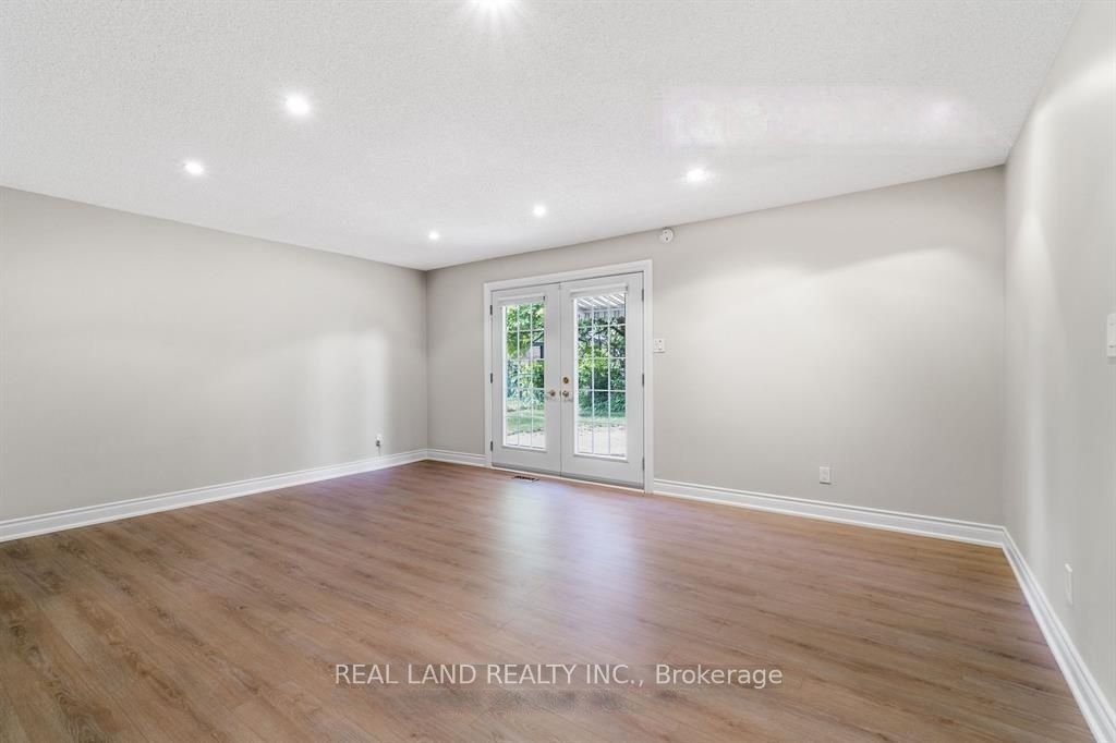 360 Chantenay Drive Lower