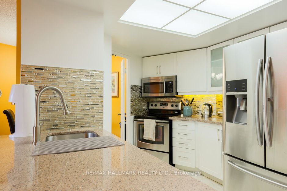 6 Humberline Drive 218