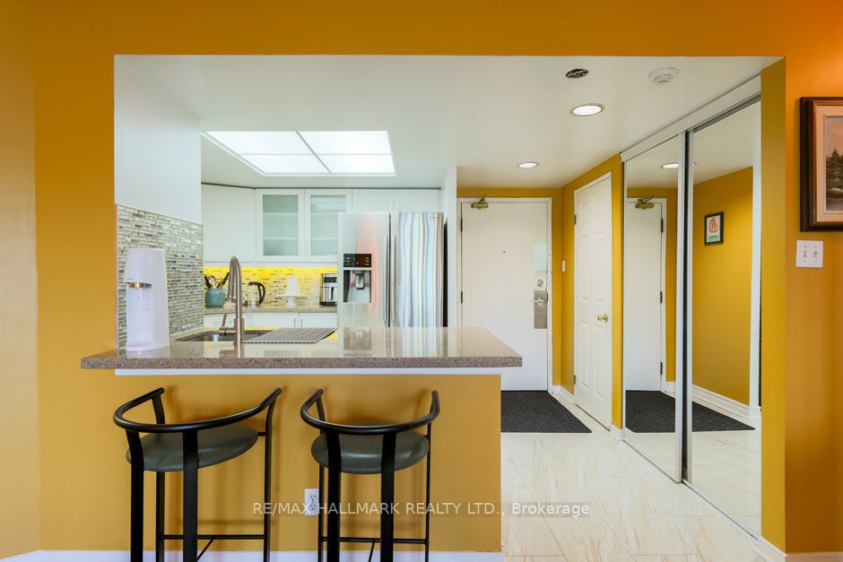 6 Humberline Drive 218