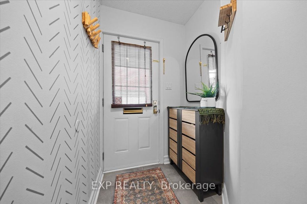Photo of 49 Crispin Private, Manor Park - Cardinal Glen and Area, ON K1K 2T7 (MLS # X13149826)