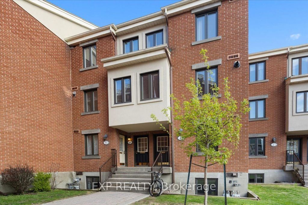 Photo of 49 Crispin Private, Manor Park - Cardinal Glen and Area, ON K1K 2T7 (MLS # X13149826)