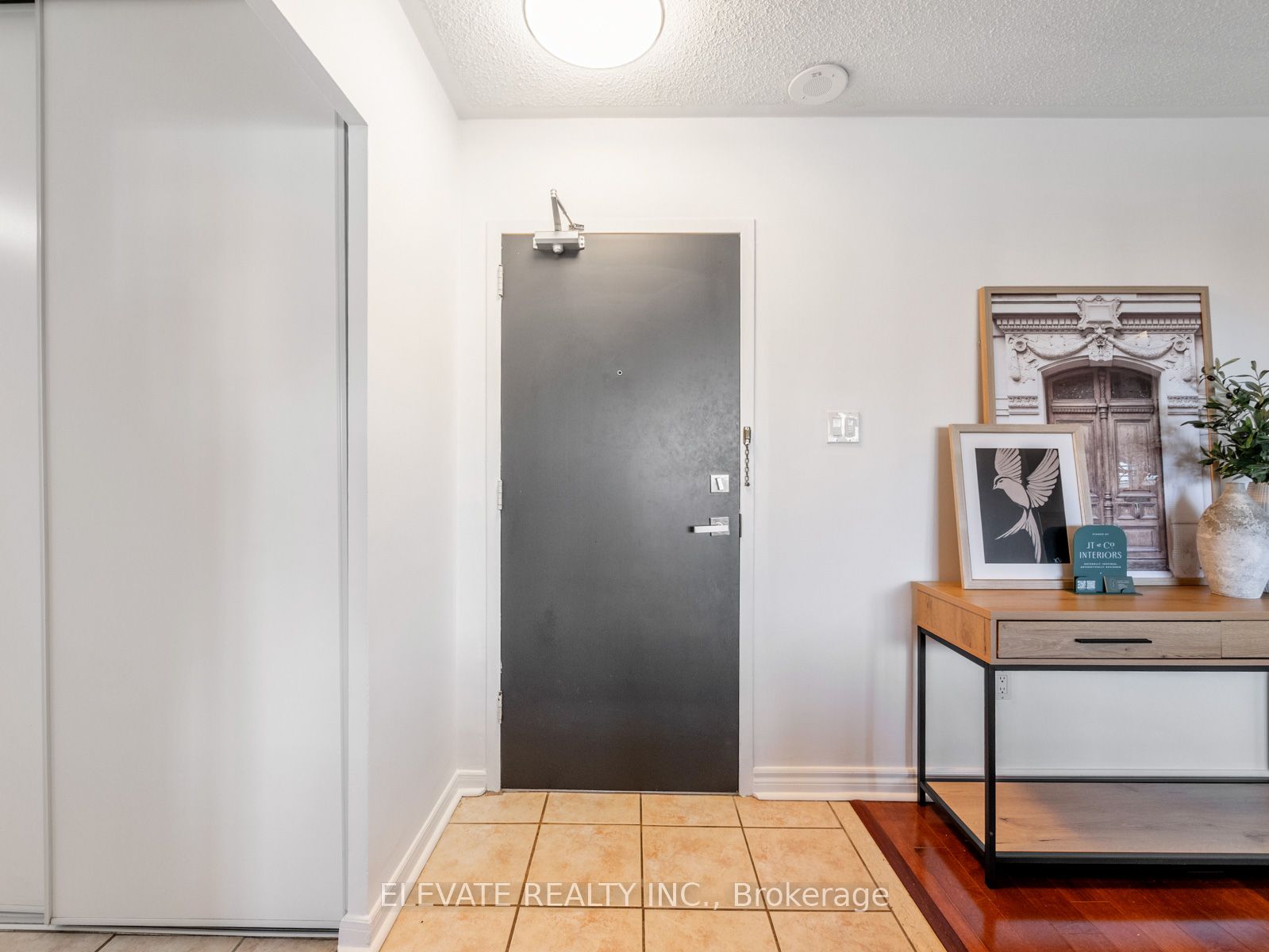 1660 Bloor Street E 612