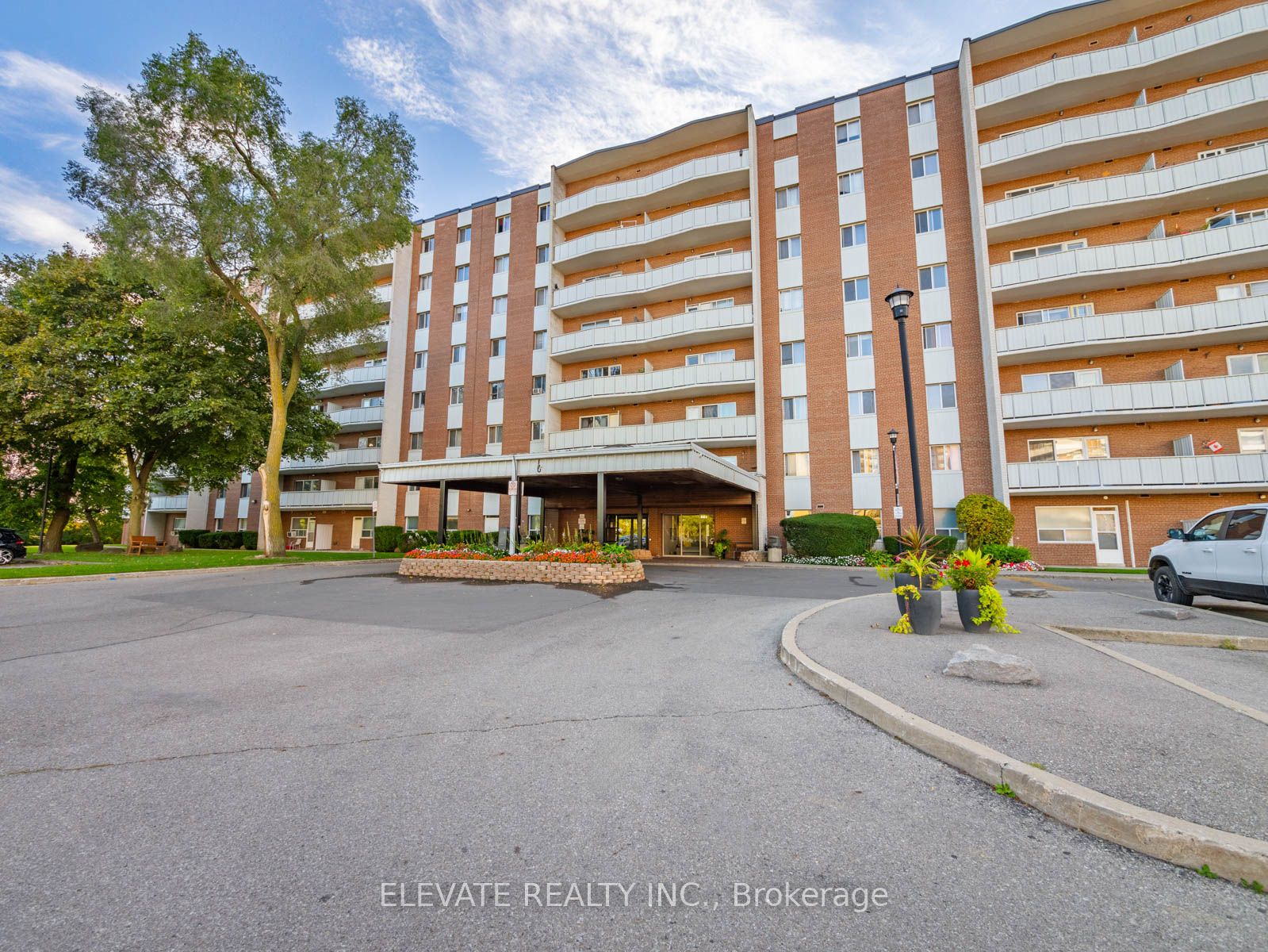 1660 Bloor Street E 612