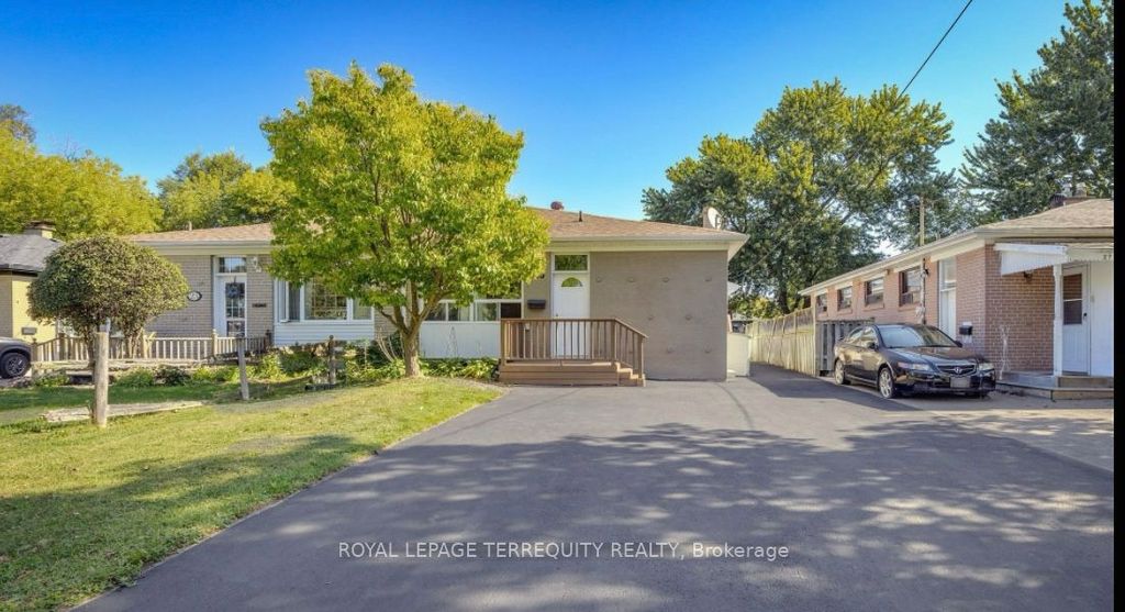 Photo of 25 Bailey Crescent, Aurora, ON L4G 2B2 (MLS # N12632320)