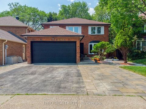 1285 Deer Run Mississauga ON L5C 3P8