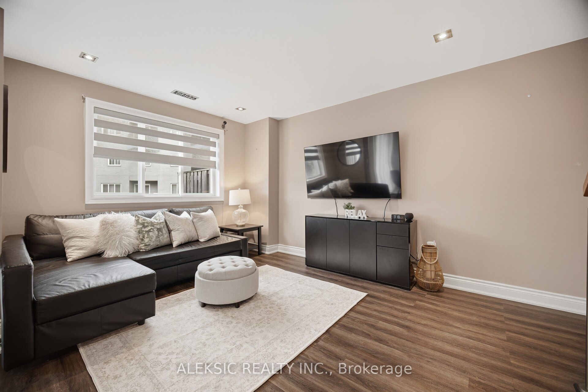2001 Bonnymede Drive 35