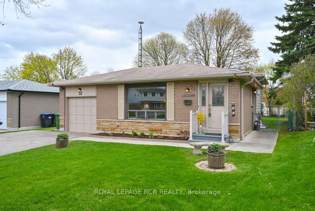Photo of 52 Ellwood Drive E, Caledon, ON L7E 2A5 (MLS # W13079820)