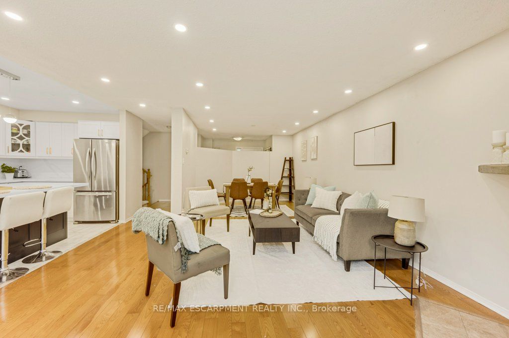 2597 Addingham Crescent