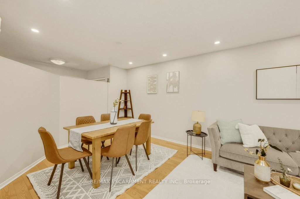 2597 Addingham Crescent