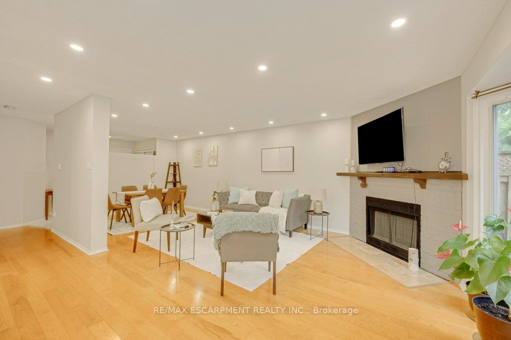 2597 Addingham Crescent
