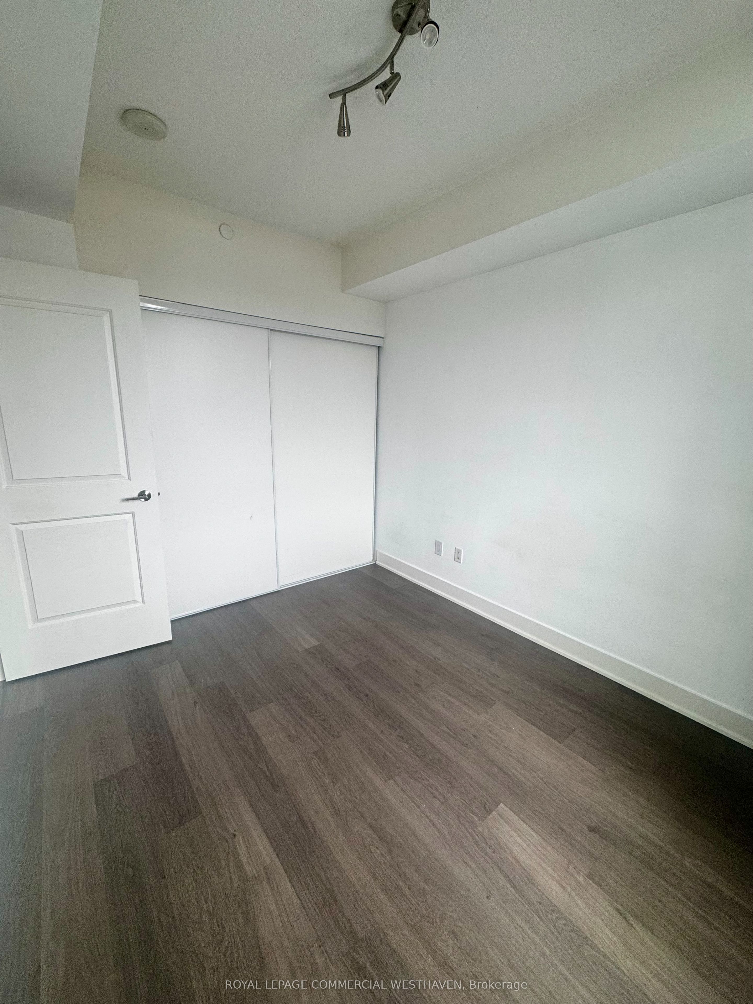 7608 Yonge Street 522