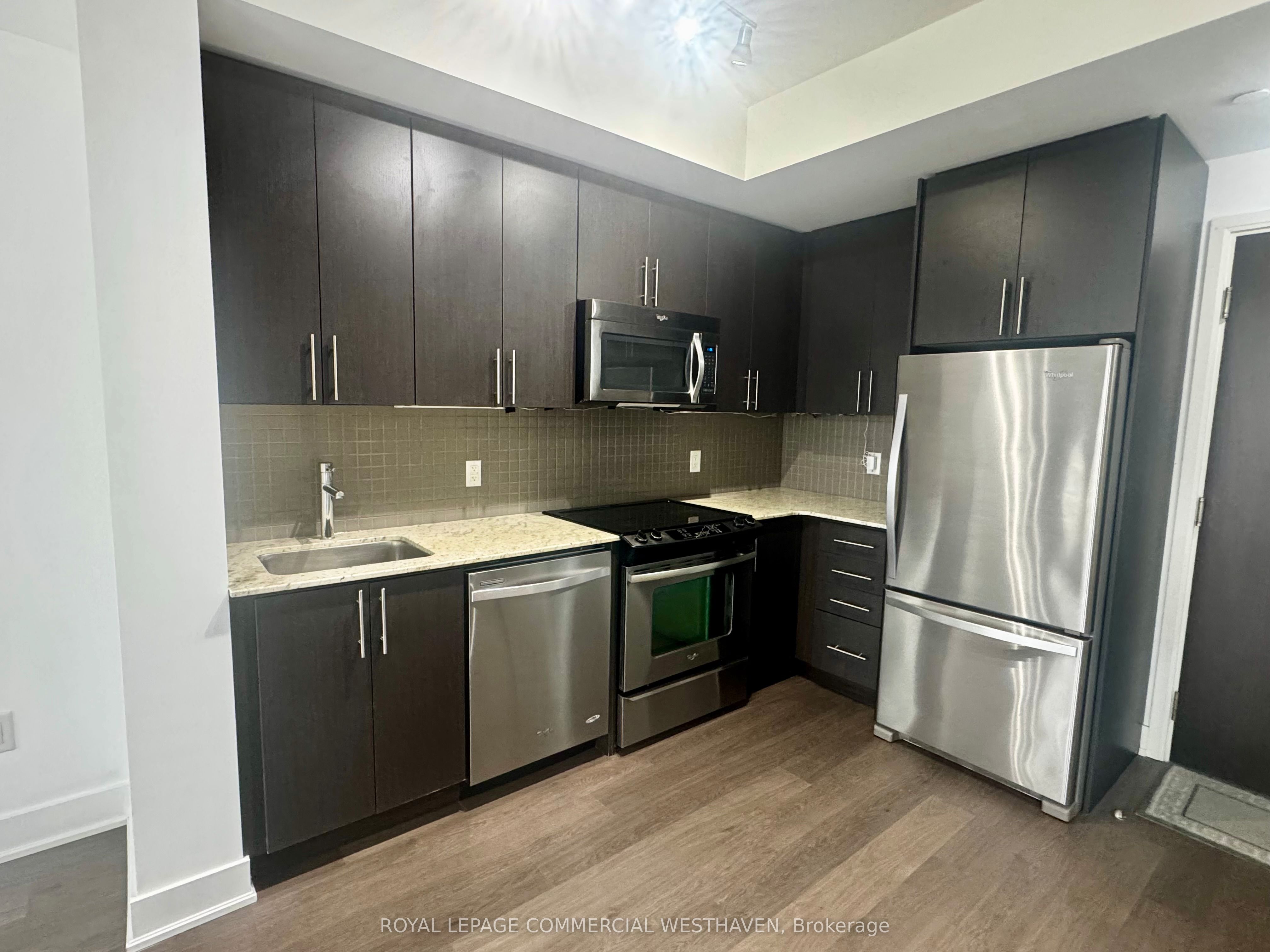 7608 Yonge Street 522