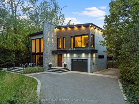 Photo of 1207 Stirling Drive, Oakville, ON L6L 1E5 (MLS # W12472511)
