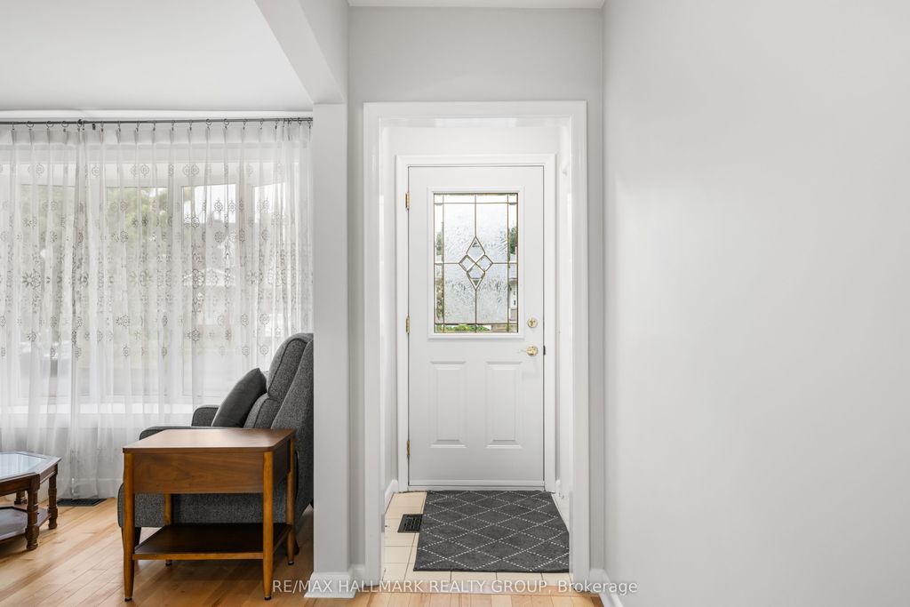 Photo of 853 CHAPMAN Boulevard, Elmvale Acres and Area, ON K1G 1V1 (MLS # X12405562)